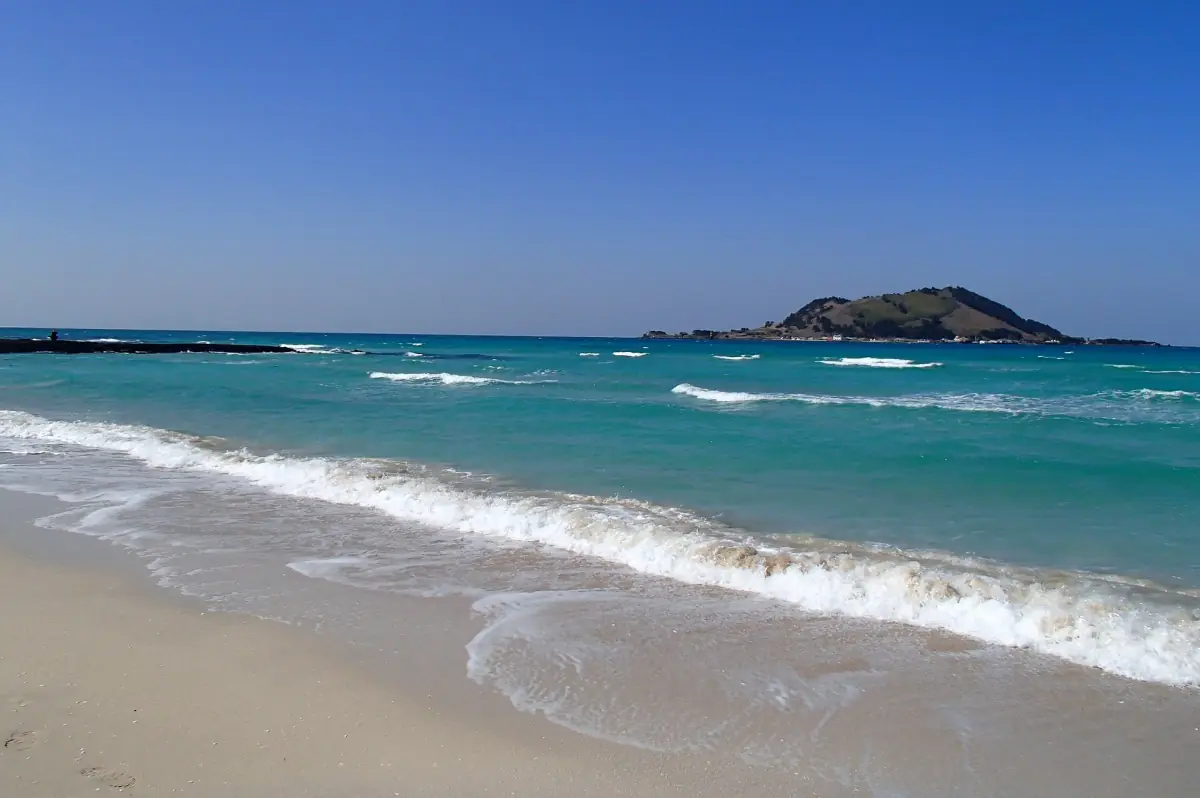 Hyeopjae Beach with Biyangdo island