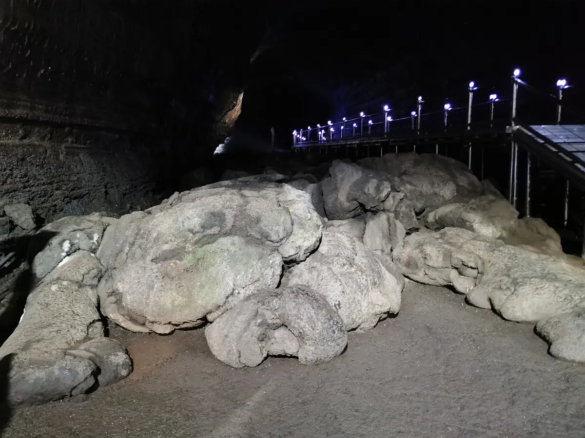 Lava formations along the Manjanggul walkway