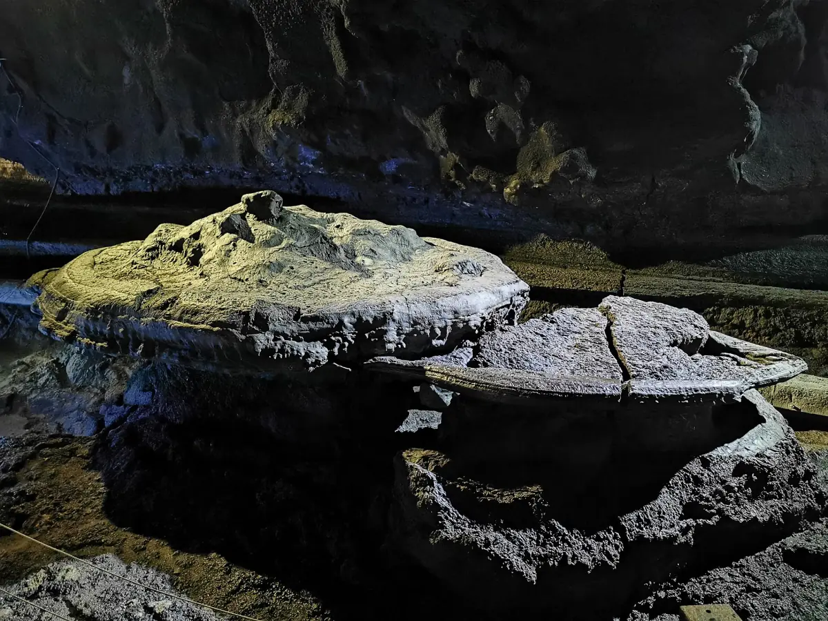 The turtle-shaped lava rock in Manjanggul